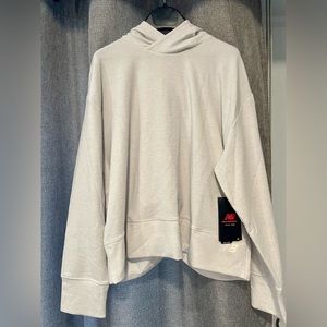 New Balance Ladies Lounge/Training Top NWT sz M Evolve Twist